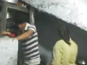 सुनहरे बालों वाली हो ...