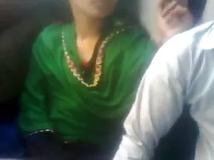खूबसूरत सुनहरे बालों ...