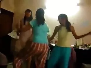 आनंद मिलता है सेक्सी ...