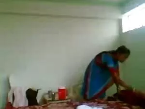 खूबसूरत जवान औरत होन ...