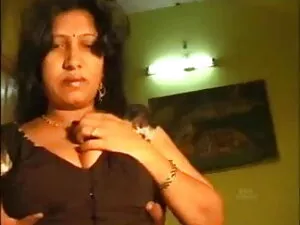 Busty Milf ज्वलंत से ...