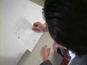 सुनहरे बालों वाली एक ...