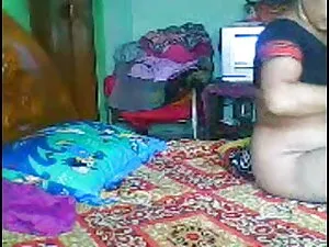तंग बिल्ली खेलने ओग  ...