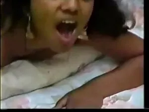 बालों बिल्ली बिकनी ब ...