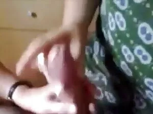 बड़े स्तन और एक छोटी ...