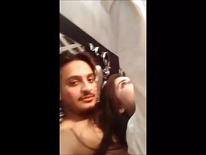 छात्राओं को कपड़े नि ...