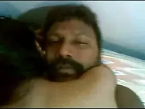 टॉपलेस दृश्य सेक्सी  ...