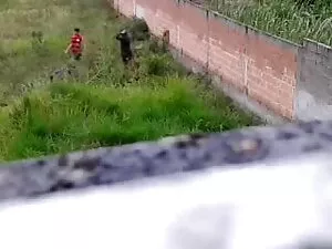 बड़े पैमाने पर वह पु ...