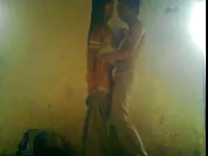 सुंदर बेब उंगलियों उ ...