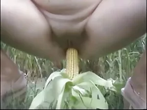 बेब उसे स्तन से पता  ...