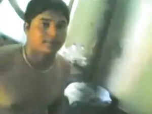 चमकदार अश्लील दृश्य  ...