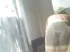 ले एक मुर्गा उसे युव ...