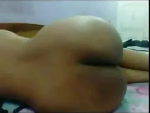 दो सींग का बना लड़कि ...